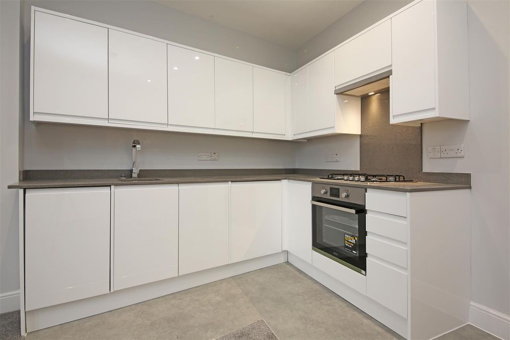 Property photo 2 of 7 Flat 2, 224 Tooting High Street Kitchen.Jpg