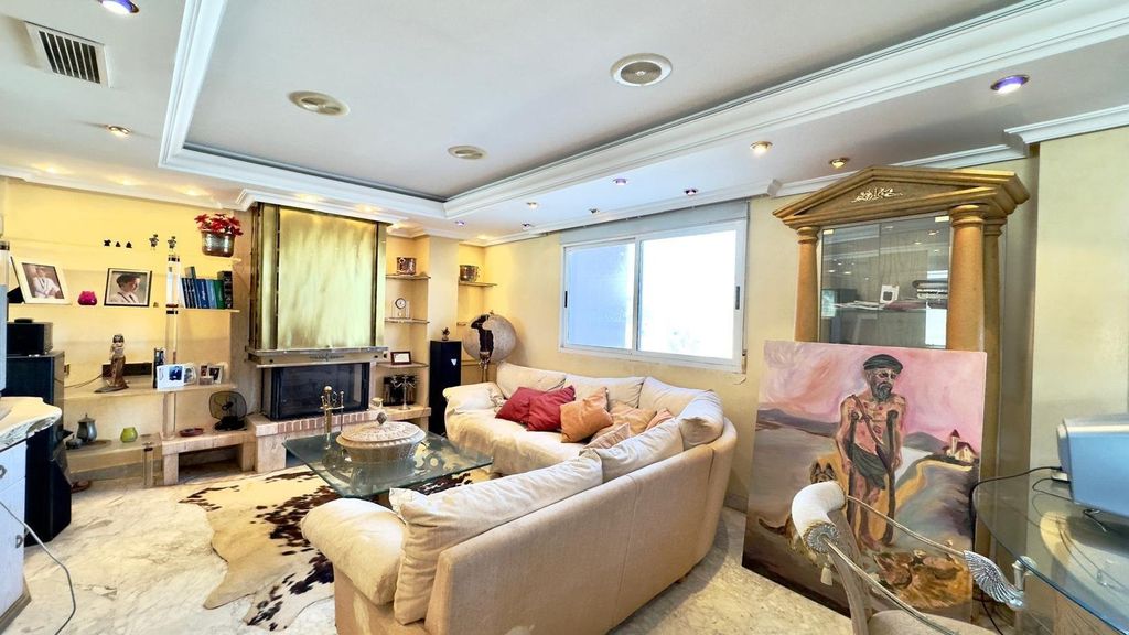 Property photo 2 of 49