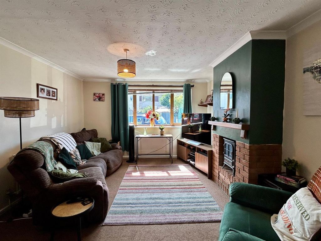 Property photo 3 of 23 Living Room