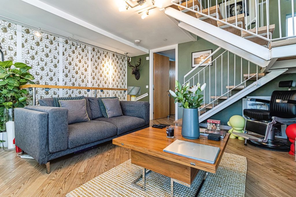 Property photo 2 of 27 Photo