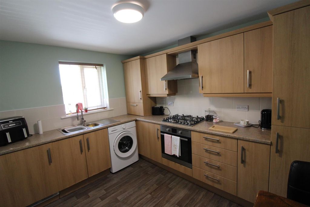 Property photo 2 of 10 Kitchen 1.Jpg