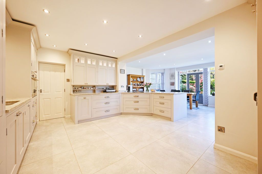 Property photo 3 of 33 Kitchen