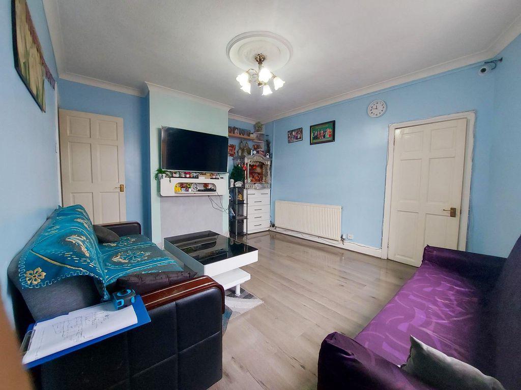 Property photo 2 of 10 Living Room 2