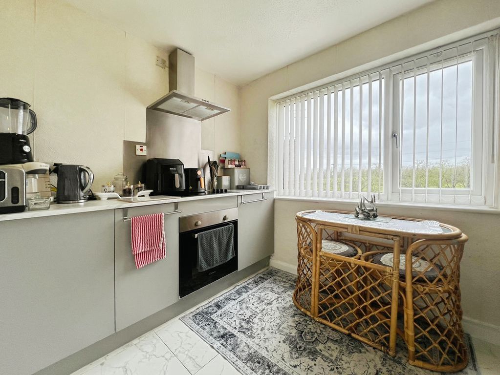 Property photo 3 of 14 Kitchen