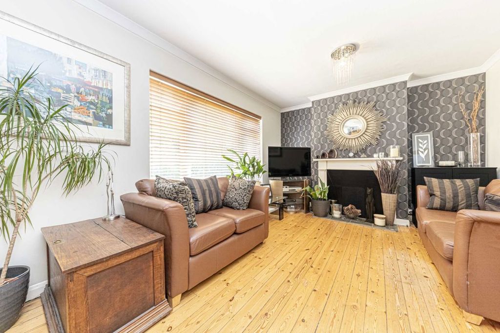 Property photo 2 of 6