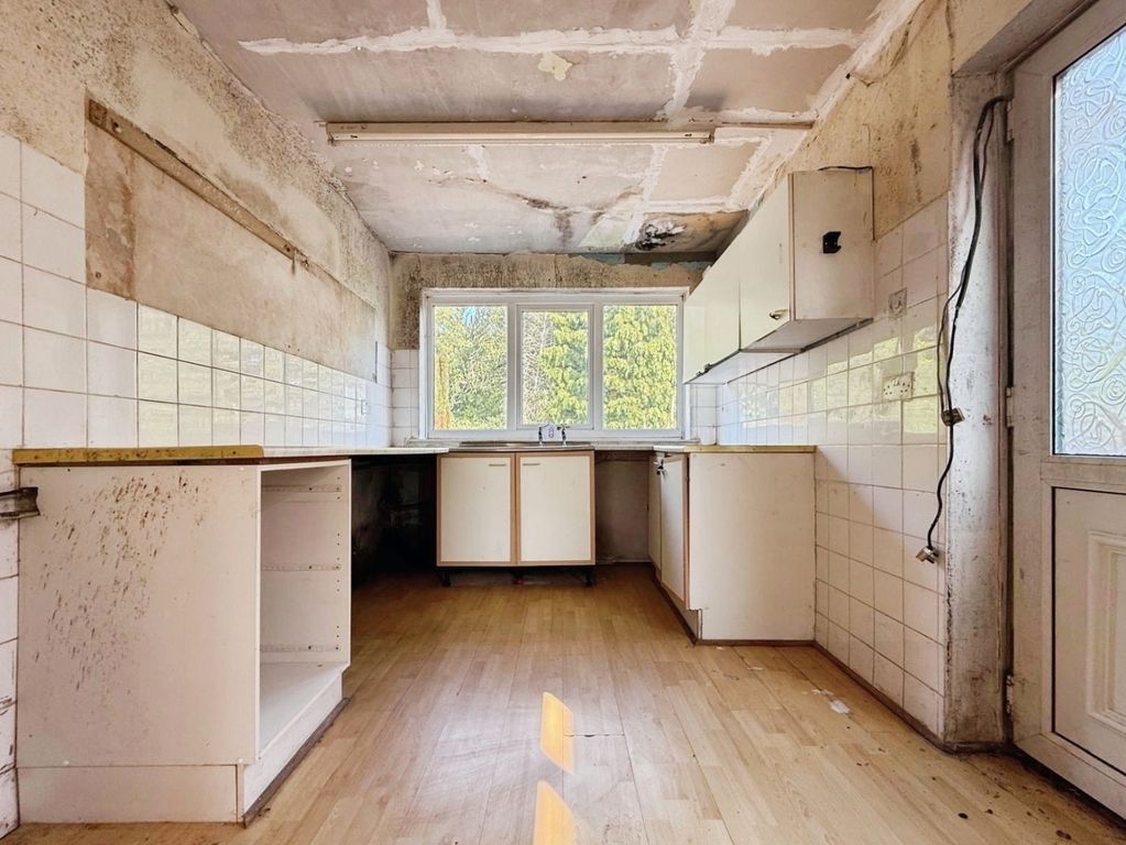 Property photo 3 of 17 Pbox-Kitchen-323762.Jpg