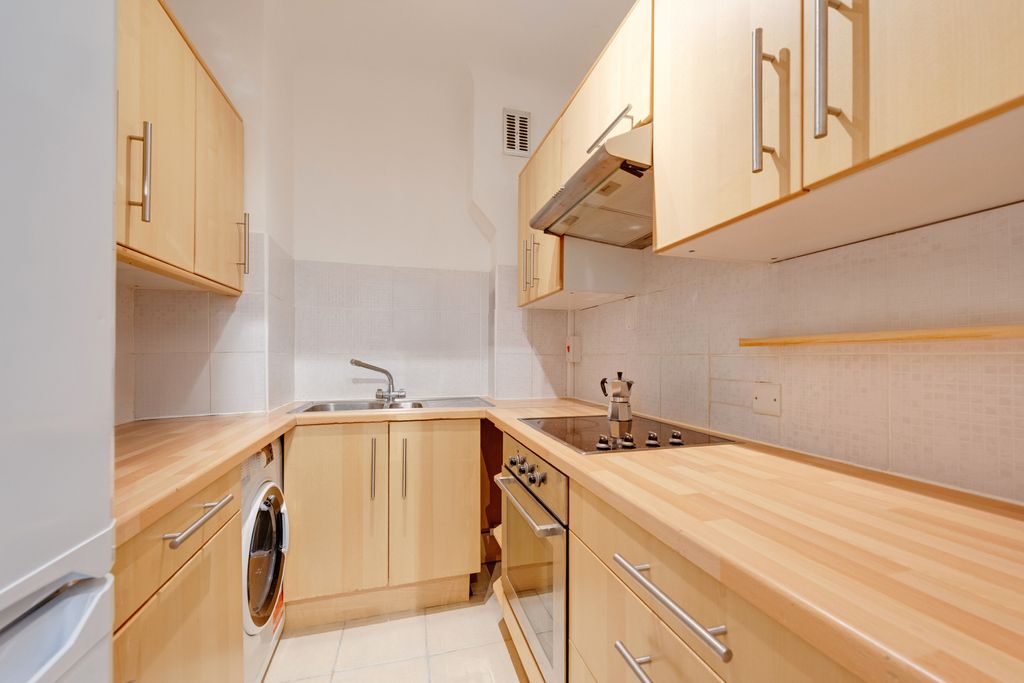 Property photo 3 of 12 Picture No. 18