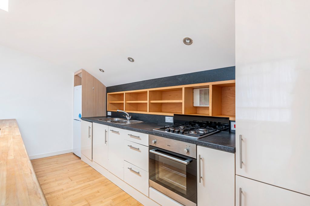 Property photo 3 of 7 Kitchen