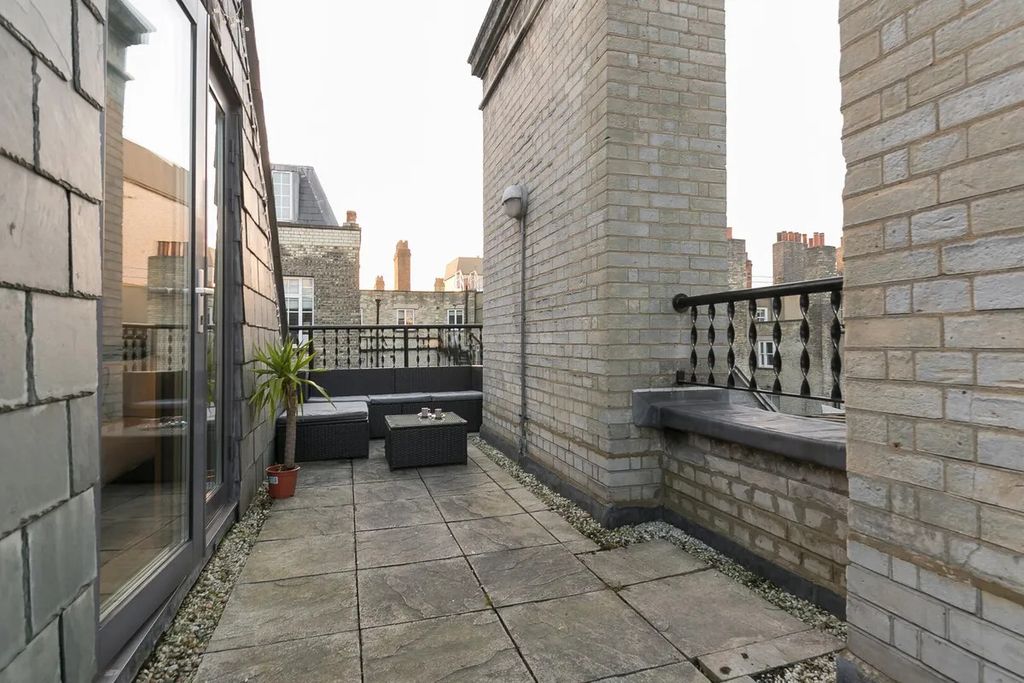 Property photo 3 of 18 Photo 16