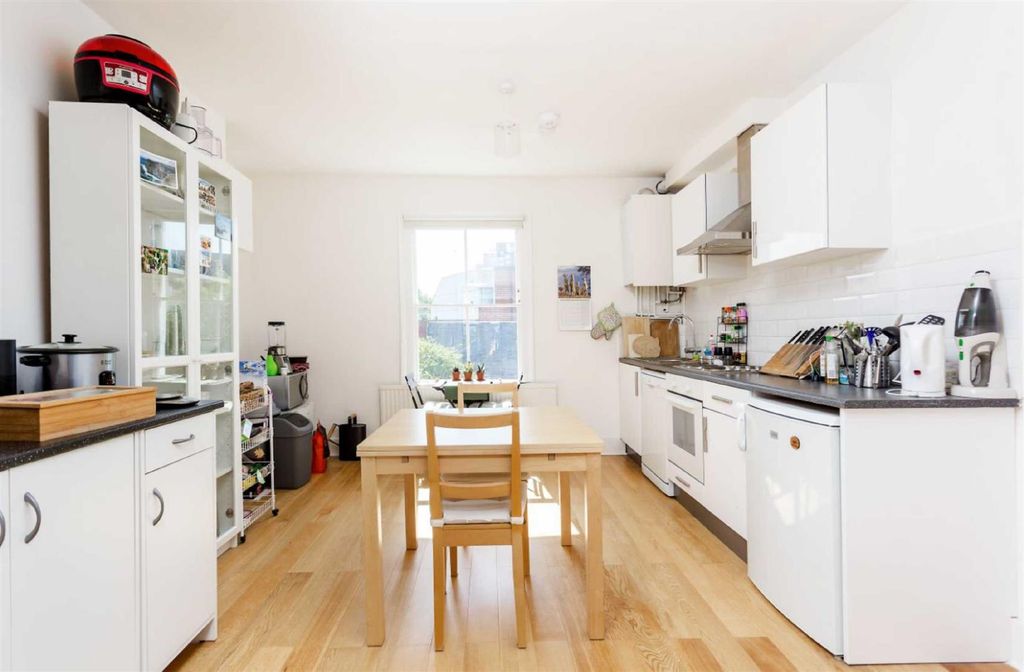 Property photo 2 of 10 Property-Photo-873