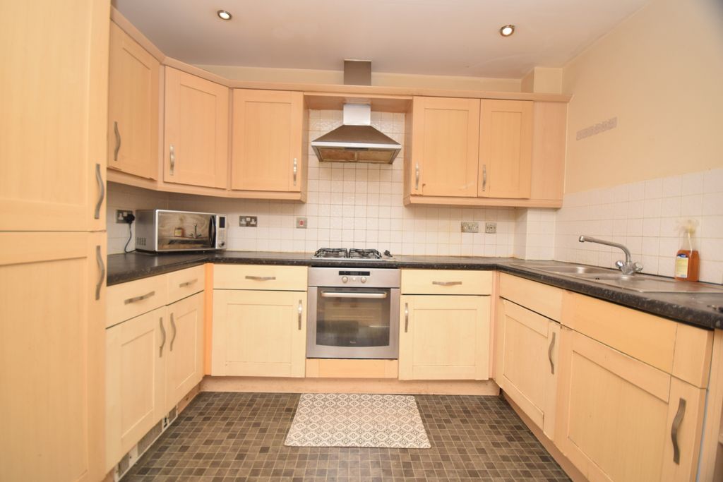 Property photo 2 of 8 Kitchen