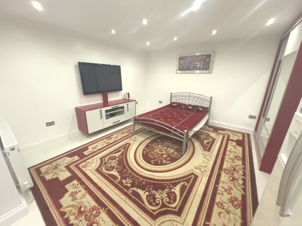 Property photo 2 of 4