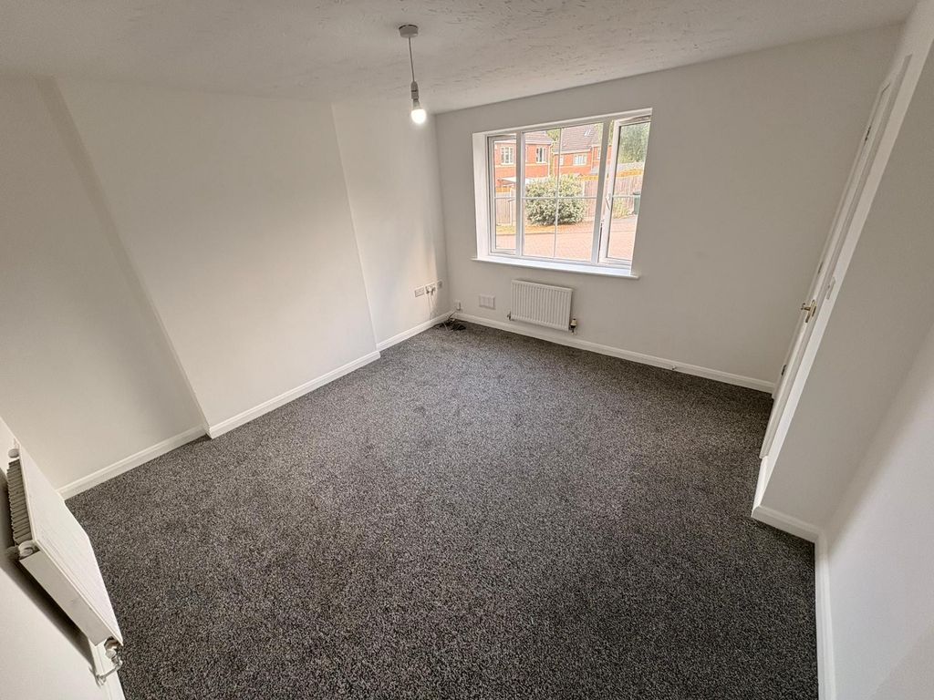 Property photo 3 of 14 Lounge