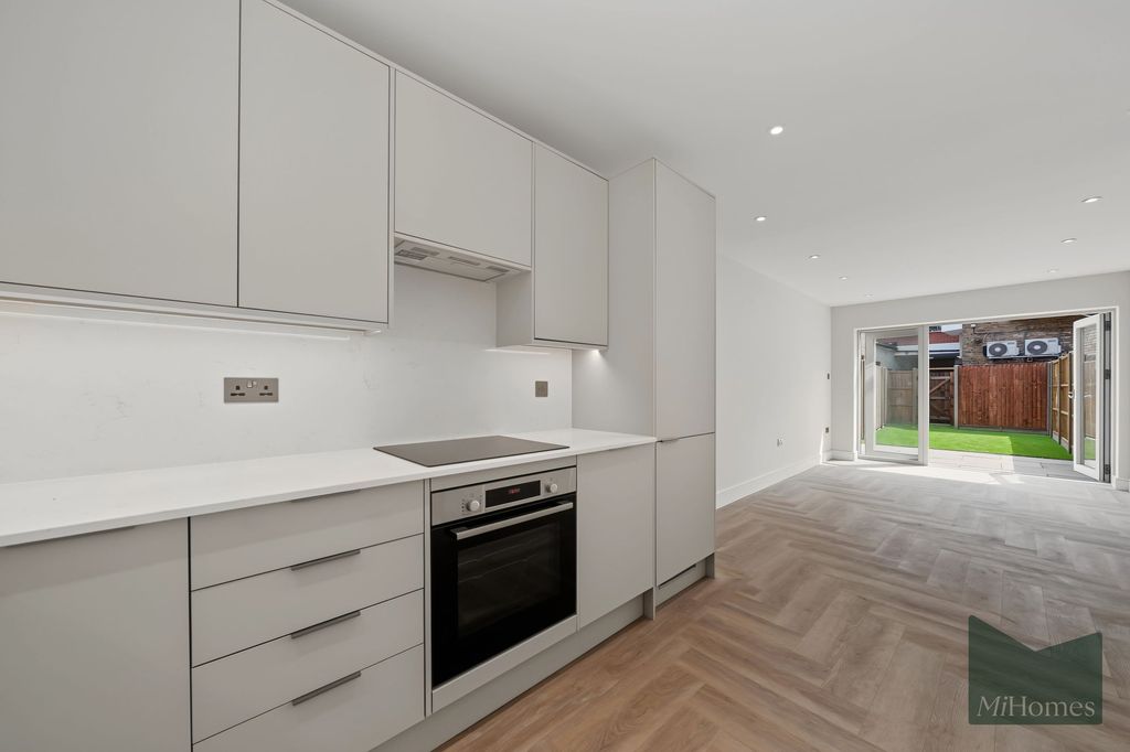 Property photo 1 of 39