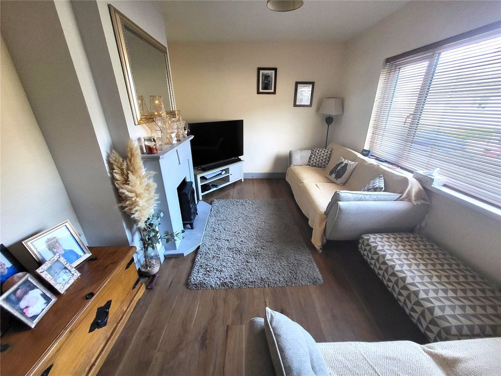 Property photo 2 of 32 Picture No. 03