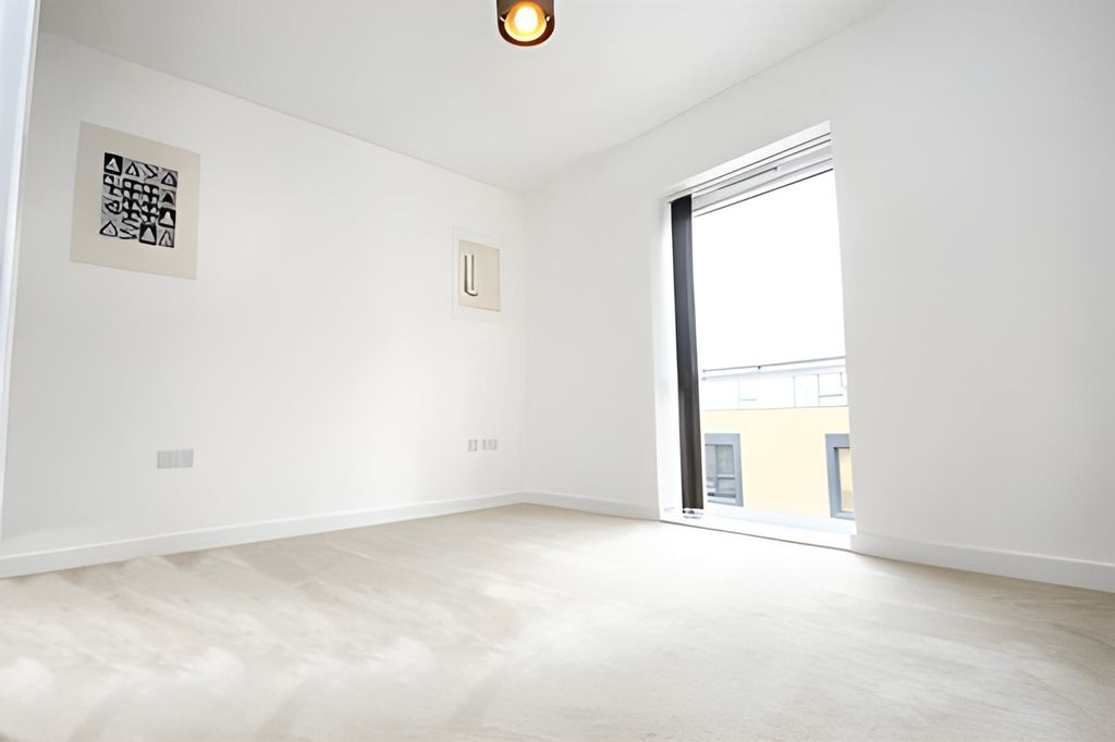 Property photo 2 of 5