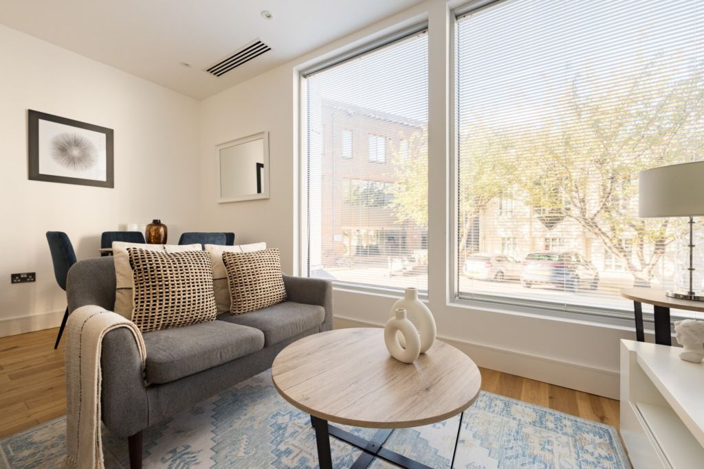 Property photo 1 of 20 Living Room