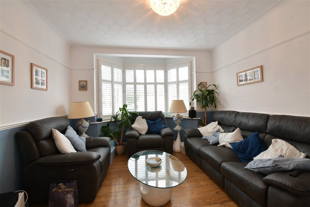 Property photo 2 of 21 Lounge