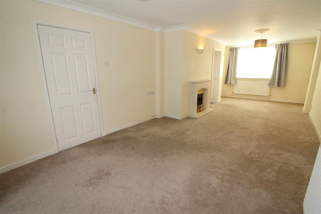 Property photo 3 of 30 Lounge/Dining Room