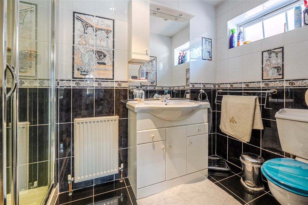 Additional image 9 of 5 bed detached house for saleSt Christophers Close, Dunstable, Bedfordshire LU5
