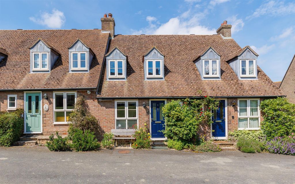 Property photo 1 of 27 Island Harbour Yachtmans Cottage