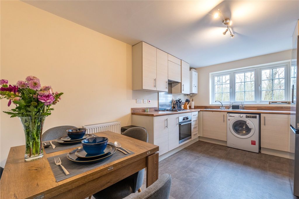 Property photo 2 of 19 Picture No. 11