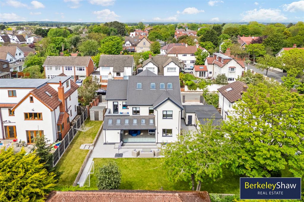 Property photo 2 of 82 1 Blundell Grove-8.Jpg