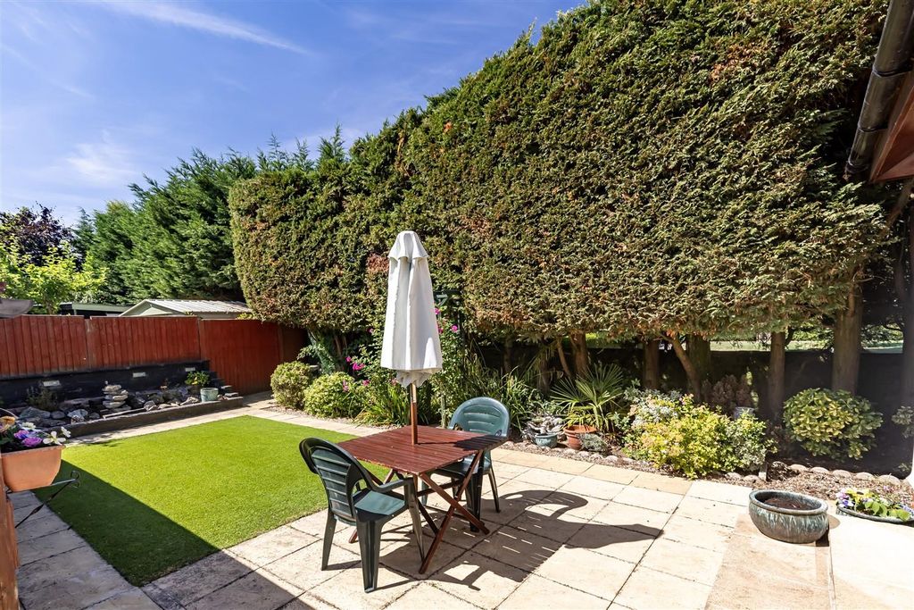 Property photo 3 of 20 208 Queens Road  CM16  (14).Jpg