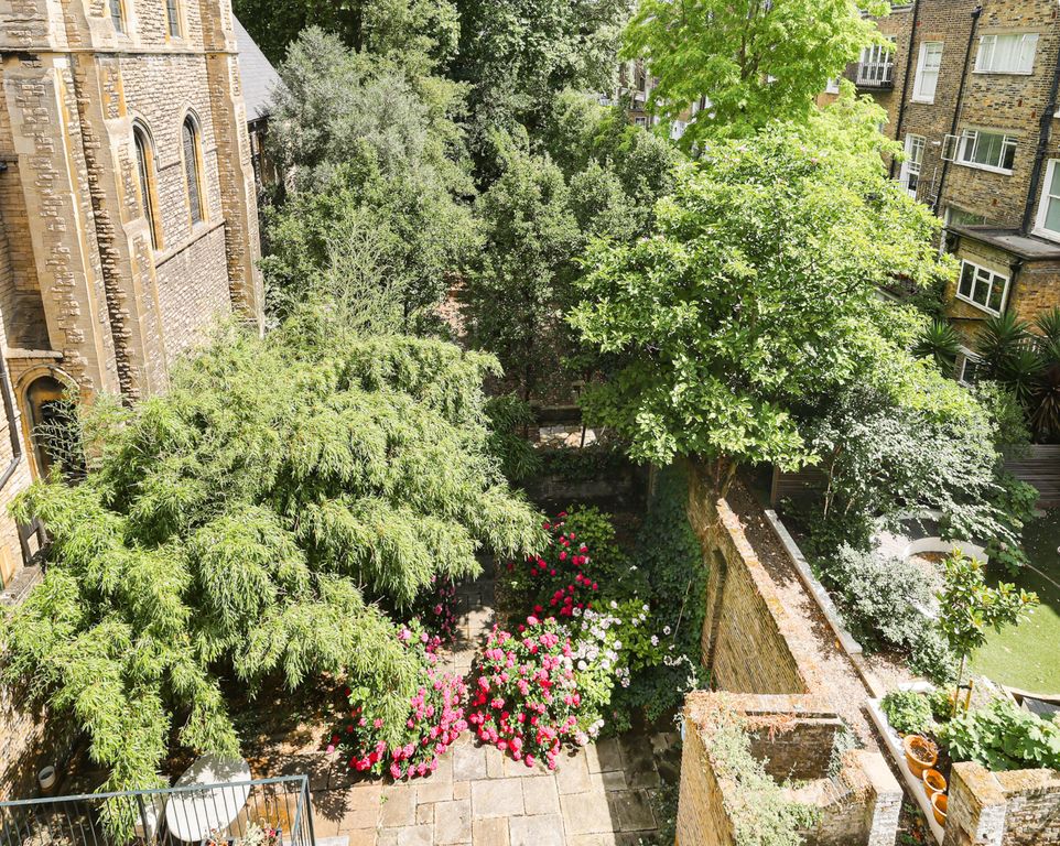 Property photo 2 of 17 Picture No. 21