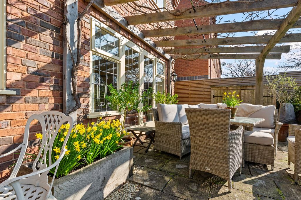 Property photo 3 of 49