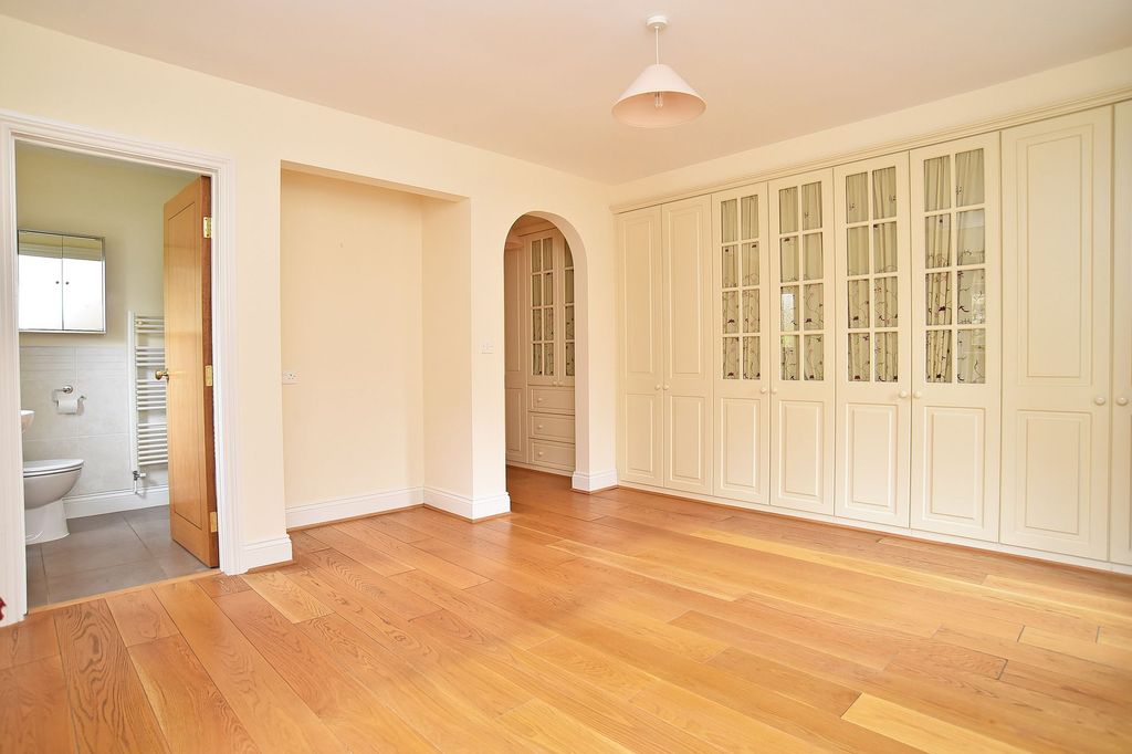 Property photo 3 of 25