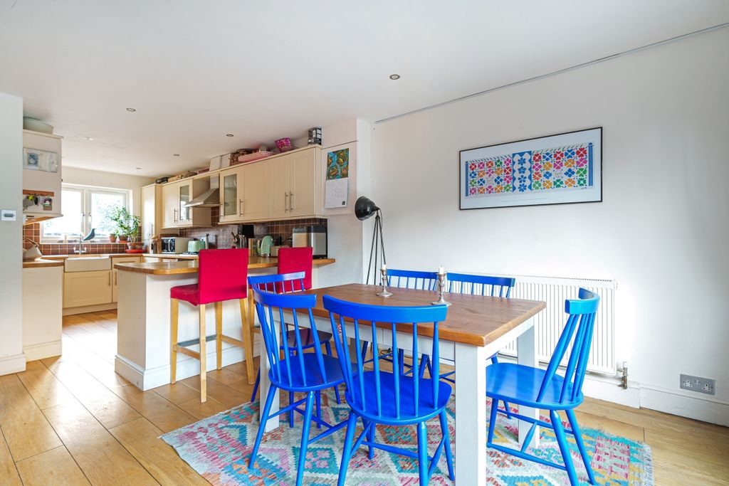 Property photo 2 of 11 Kitchen