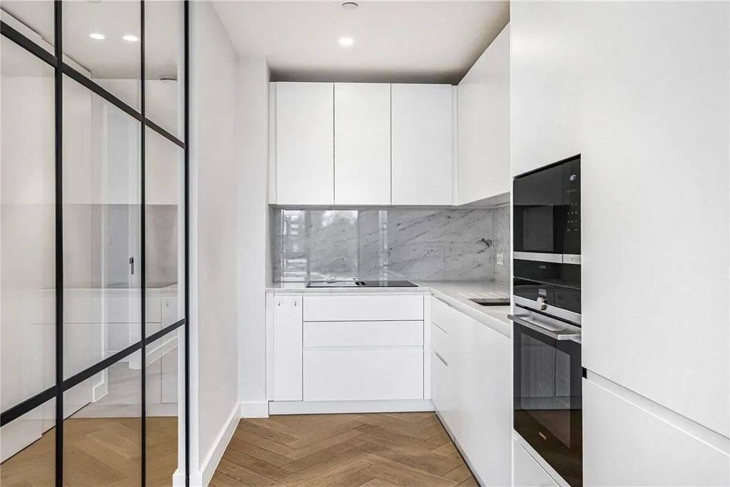 Property photo 2 of 25 Kitchen