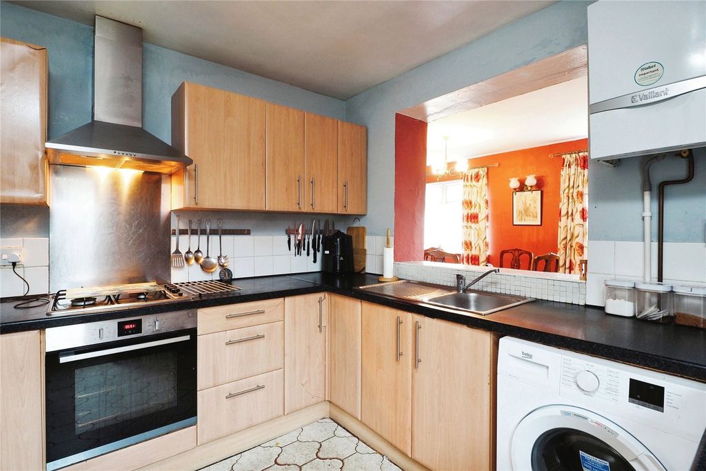 Property photo 2 of 17 Kitchen