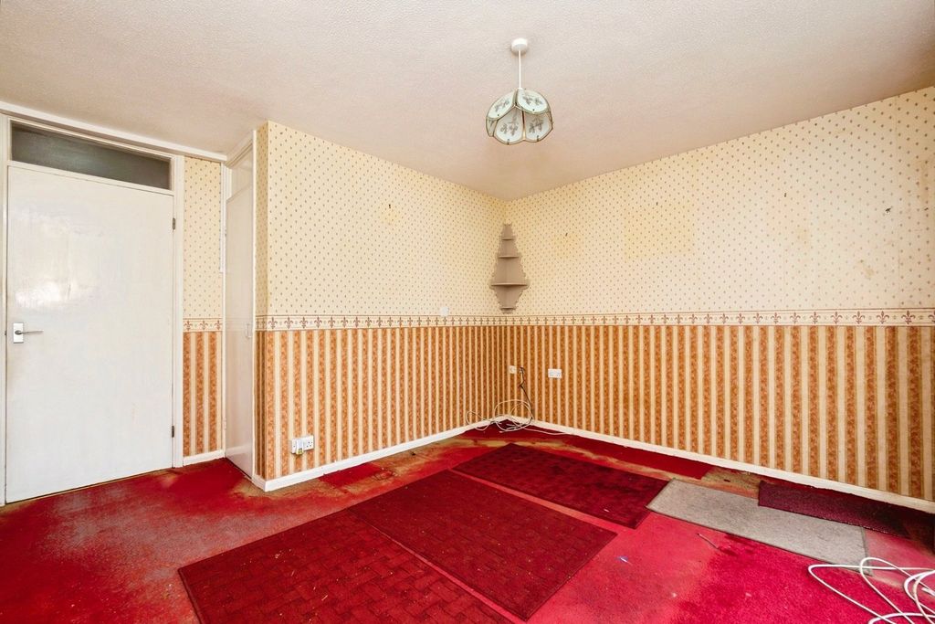 Property photo 3 of 8 Photo