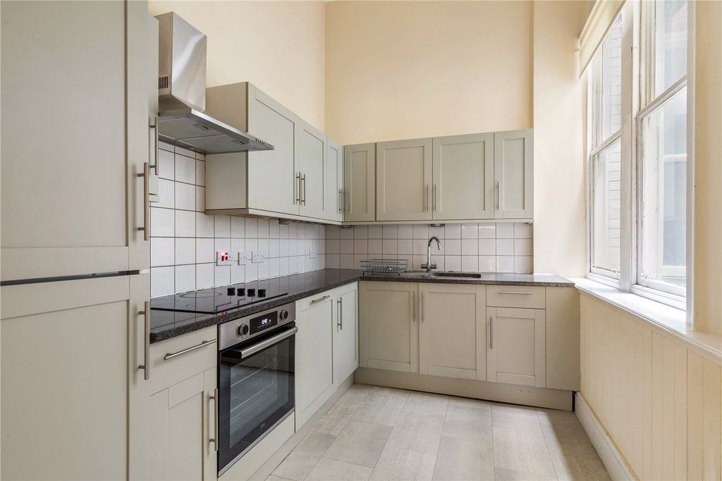 Property photo 3 of 12 Picture No. 14