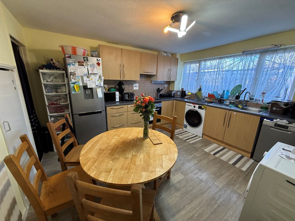 Property photo 3 of 9 3964286
