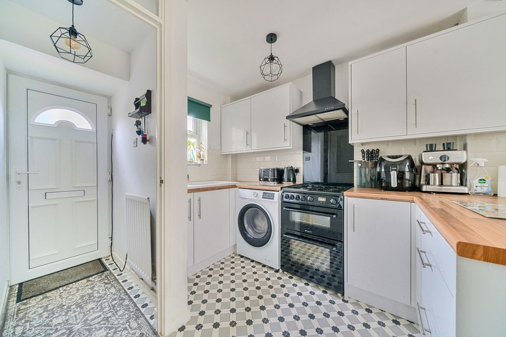 Property photo 2 of 21 Kitchen