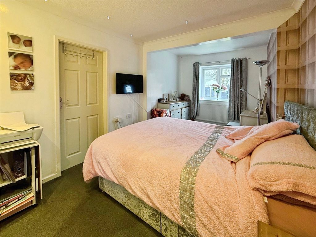 Property photo 3 of 23 Bedroom 1