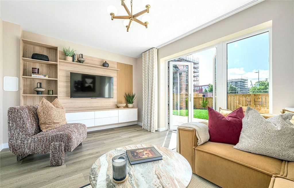 Property photo 1 of 13 Lounge