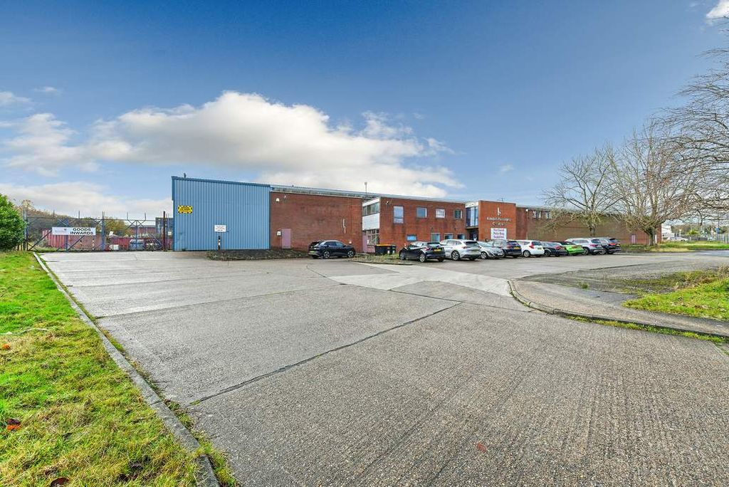 Property photo 2 of 9