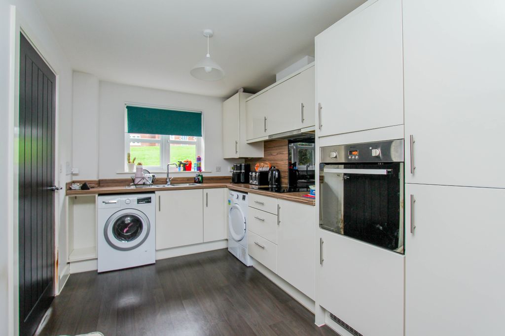 Property photo 2 of 16 Kitchen