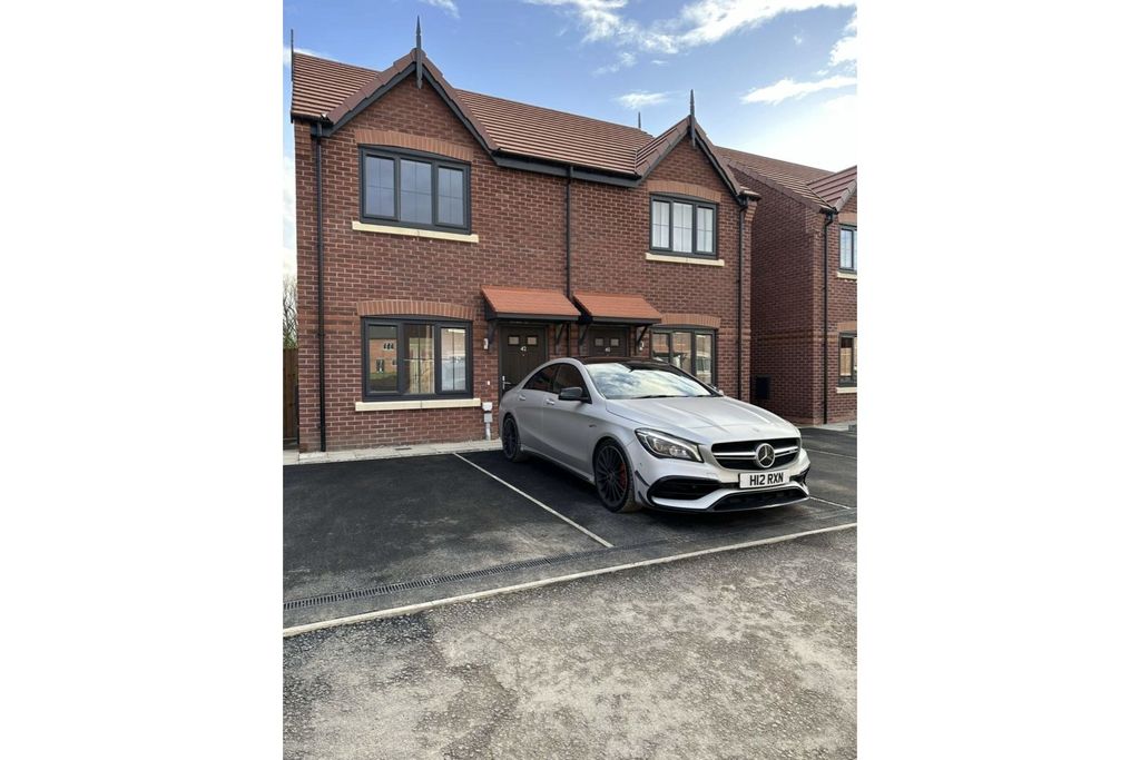 Property photo 1 of 12 Outside