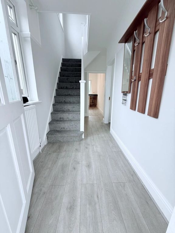 Property photo 2 of 6 Entrance Hall