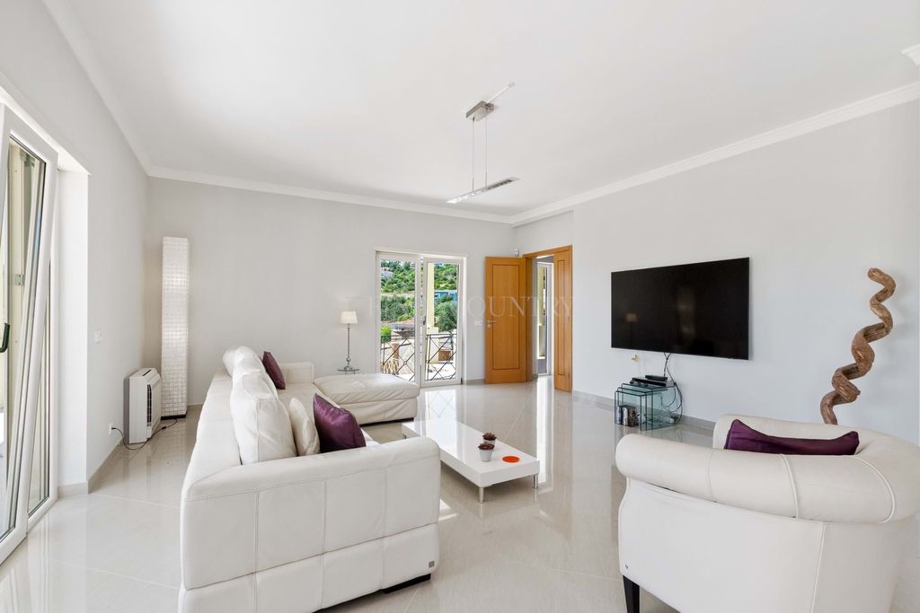 Property photo 2 of 30