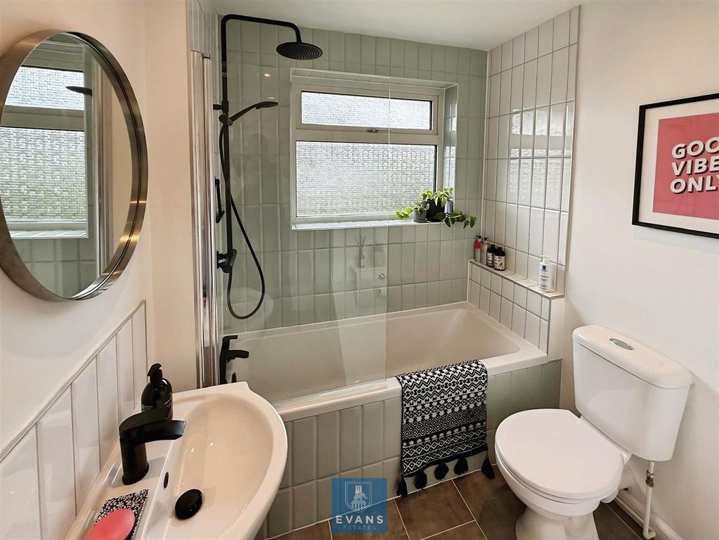 Property photo 3 of 20 Bathroom
