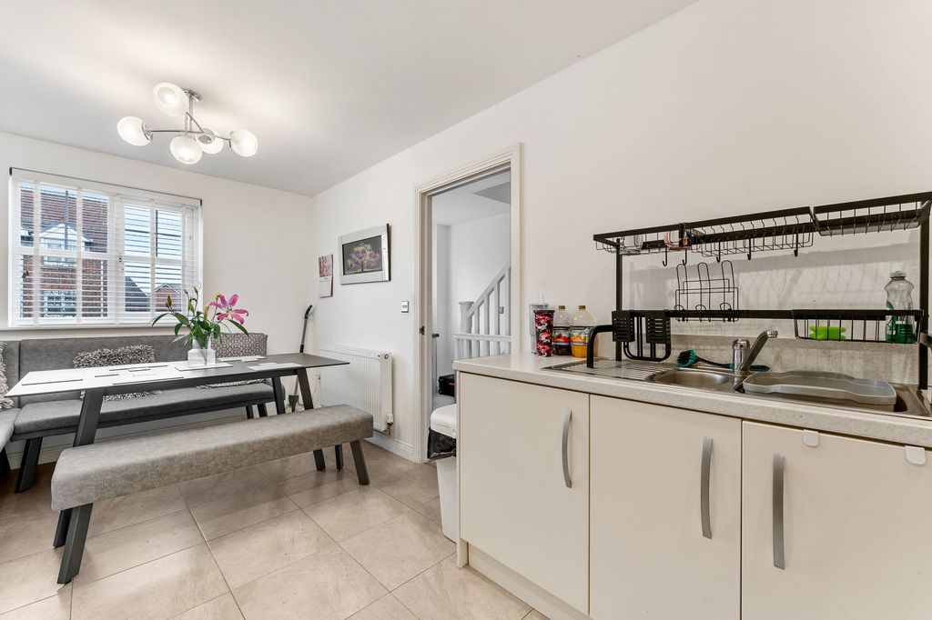 Property photo 3 of 33