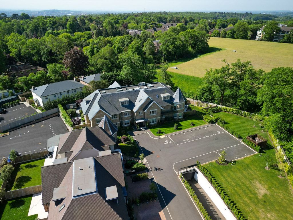 Property photo 1 of 27