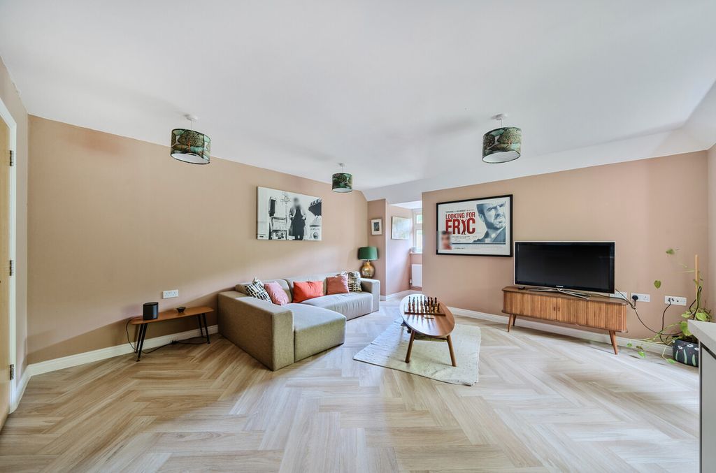 Property photo 3 of 12 20-68223816E4Ced-...
