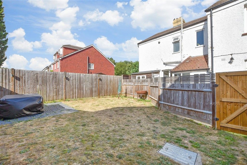 Property photo 1 of 19 Side Garden